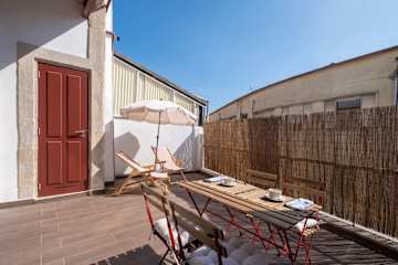 Sunny Downtown Apartment by HostWise photo 2