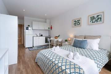 Precious & Contemporary | Central by HostWise photo 4