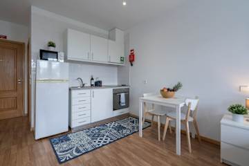 Precious & Contemporary | Central by HostWise photo 2