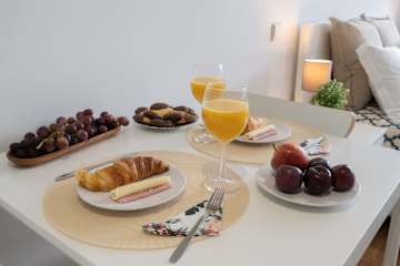 Precious & Contemporary | Central by HostWise photo 3