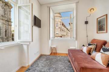 3 Central Flats w/ Balcony | Clérigos by HostWise