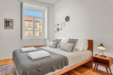3 Central Flats w/ Balcony | Clérigos by HostWise photo 3