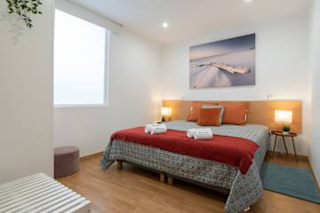Classic Cozy Flat w/ Prime Location by HostWise