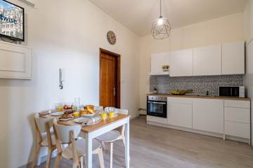 Great Two Bedroom Flat by HostWise photo 4