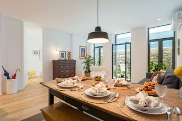 Stylish Urban Flat with Terrace by HostWise photo 5