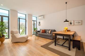 Stylish Urban Flat with Terrace by HostWise