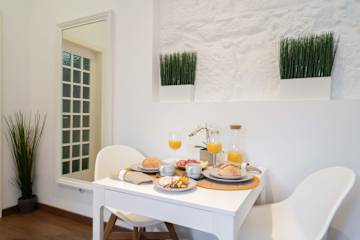 Cosy Modern Apartment by Host Wise photo 3