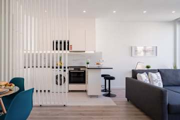 HostWise - Seaside Trendy Flat photo 2