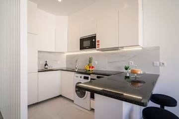 HostWise - Seaside Trendy Flat photo 4