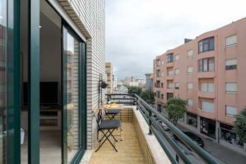 Bright Seaside Flat by HostWise photo 5