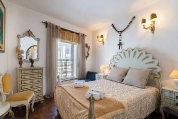 Sunny Vintage Apartment at the Beach by Host Wise photo 4