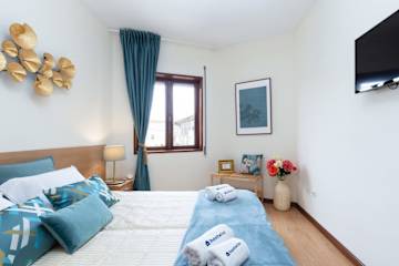 Deluxe Bright Flat w/ Netflix by HostWise photo 3