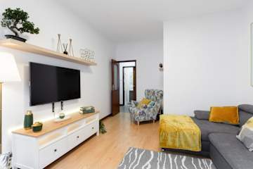 Deluxe Bright Flat w/ Netflix by HostWise photo 2