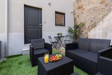 Stylish Duplex | Terrace & River View by Host Wise photo 3