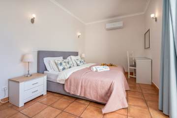 Bright & Stylish Lagos Flat with Pool by HostWise photo 3