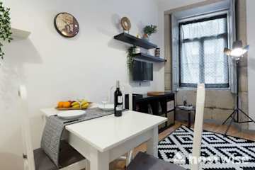 Cozy Bright Rustic Flat | City Center by HostWise photo 2