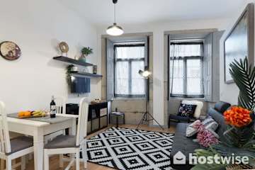 Cozy Bright Rustic Flat | City Center by HostWise photo 4