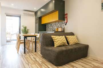 Bright & Contemporary Flat w/Balcony by Host Wise