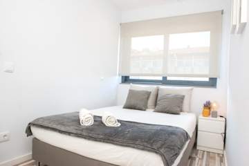 Bright & Contemporary Flat w/Balcony by Host Wise photo 3