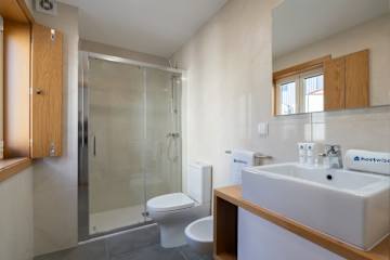 Elegant Home in the Heart of Porto by HostWise photo 5