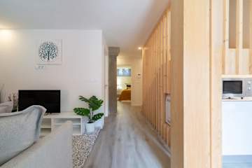 Comfy Flat | Jacuzzi & Terrace by HostWise