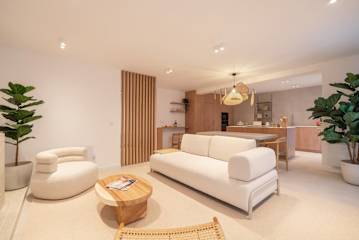 Stylish & Spacious Flat near the Beach by HostWise