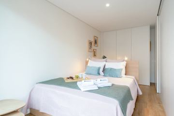 Host Wise - Stylish & Bright Flat with Balcony photo 2