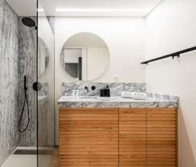 Host Wise - Stylish & Bright Flat with Balcony photo 4