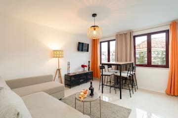 Artistic Escape with Modern Comfort by HostWise
