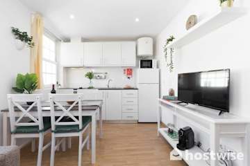 Downtown Cosy Flat by Host Wise  photo 5