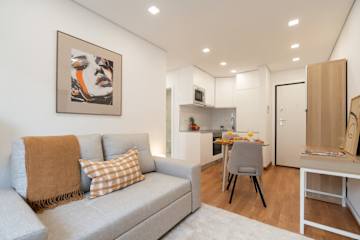 HostWise - Elegant & Stylish Flat photo 2