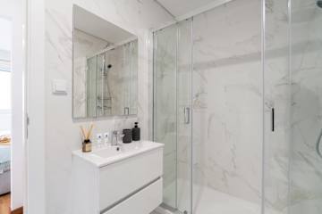 HostWise - Elegant & Stylish Flat photo 5