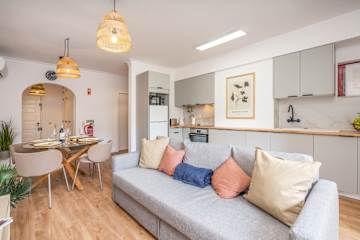 Elegant & Stylish Flat w/ Balcony by HostWise