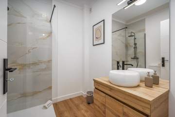 Elegant & Stylish Flat w/ Balcony by HostWise photo 5