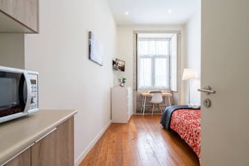 Cozy Sunny Flat | City Center by HostWise photo 4