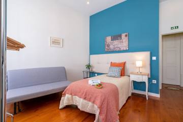 Cozy Sunny Flat | City Center by HostWise