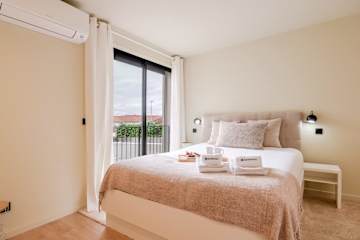 Stylish Flat with Terrace & Garage by HostWise photo 3