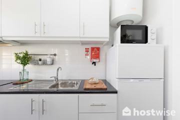 2 Colorful Fresh Flats | Batalha by HostWise photo 4