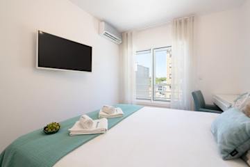 Stunning Trendy Flat w/ Balcony by HostWise photo 5