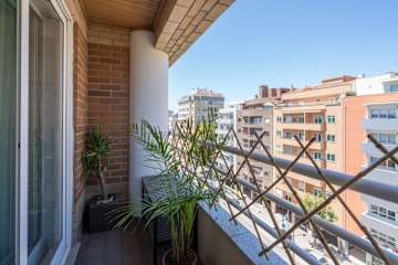 Stunning Trendy Flat w/ Balcony by HostWise photo 4
