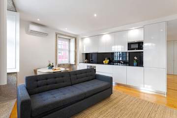 Modern & Trendy Flat by HostWise