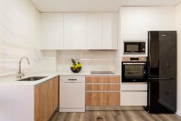 Spacious & Stylish Flat with Garage by HostWise photo 5
