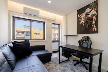 Spacious & Stylish Flat with Garage by HostWise photo 4