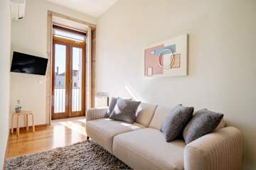 5 Bright & Airy Flats w/ Balcony by HostWise