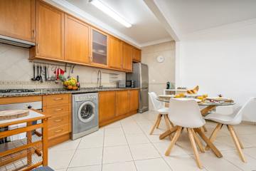 Bright & Comfortable Flat by HostWise photo 3