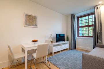 Cozy & Bright Flat by Host Wise photo 2