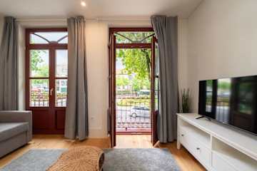 Modern & Spacious Home by Host Wise photo 5
