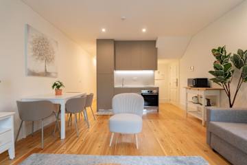 Modern & Spacious Home by Host Wise photo 3