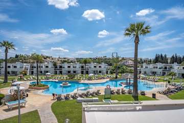 Sunny Flat with a Balcony & Pool by HostWise photo 4