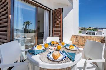 Sunny Flat with a Balcony & Pool by HostWise photo 2